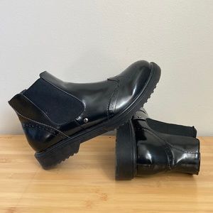 Black Chelsea Boots / London Boots Faux Leatherwork Detailing Women's Size 11